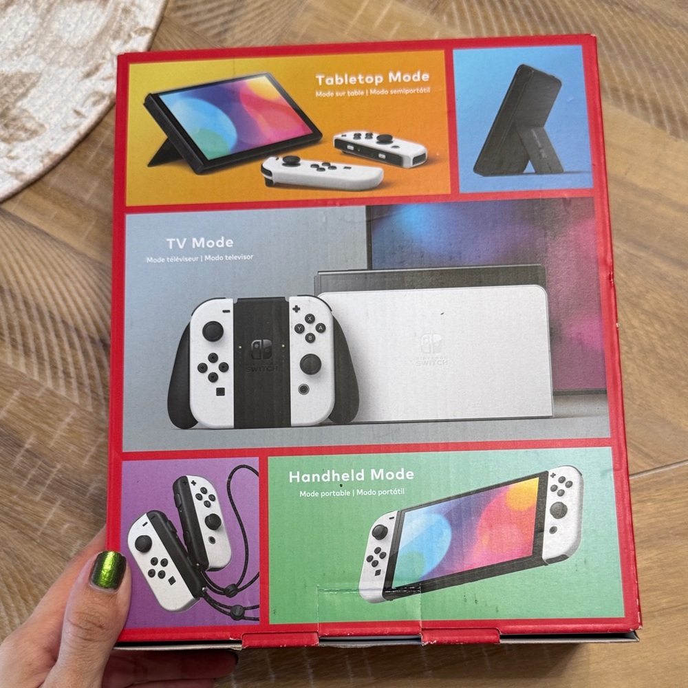 Nintendo Switch OLED Console with White Joy‑Con Controllers 64 GB - Picture 4 of 16